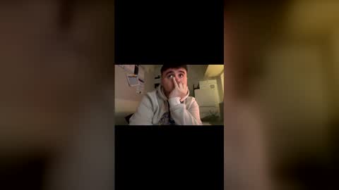 Joung Boy online show from 12-22-25, 11:40