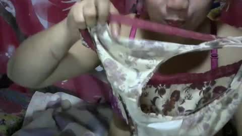 Snapshot of new_lady24 chatting on 02-04-25, 12:51 new_lady24 online show from 02-04-25, 12:51