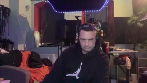 newguy2025 online show from 11-06-25, 12:28