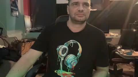 newguy2025 online show from 12-17-25, 11:38