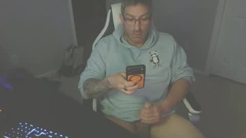 Snapshot of newevo chatting on 04-19-26, 03:17 newevo online show from 04-19-26, 03:17
