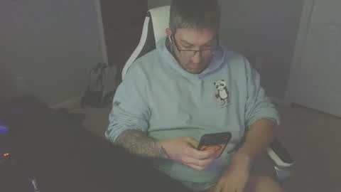 Snapshot of newevo chatting on 04-20-26, 02:36 newevo online show from 04-20-26, 02:36