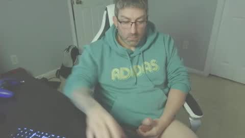 Snapshot of newevo chatting on 04-21-26, 02:01 newevo online show from 04-21-26, 02:01