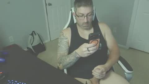 Snapshot of newevo chatting on 05-19-26, 02:45 newevo online show from 05-19-26, 02:45