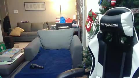 Snapshot of newvvorld chatting on 12-25-24, 12:37 NewWorld online show from 12-25-24, 12:37