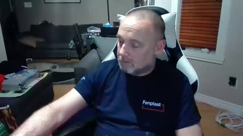 Snapshot of newvvorld chatting on 01-16-25, 10:44 NewWorld online show from 01-16-25, 10:44