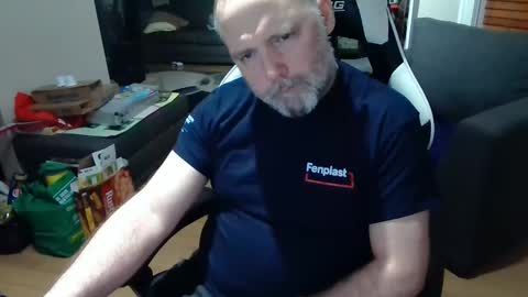 Snapshot of newvvorld chatting on 01-30-25, 10:51 NewWorld online show from 01-30-25, 10:51