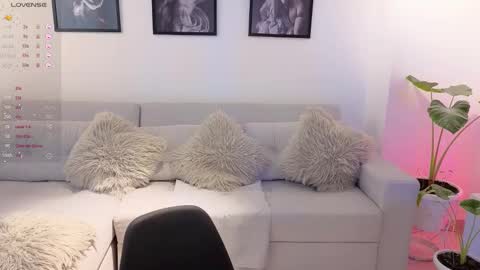 Snapshot of neythan__blaze chatting on 11-06-25, 08:54 online show from 11-06-25, 08:54