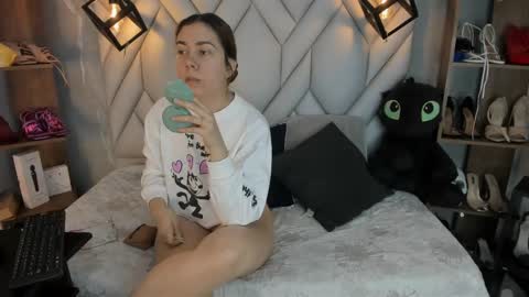 Snapshot of nezukokamado1_ chatting on 03-11-25, 01:34 Milena online show from 03-11-25, 01:34