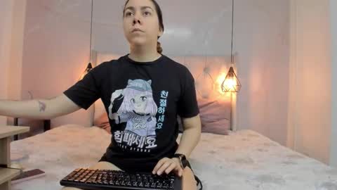 Snapshot of nezukokamado1_ chatting on 11-23-25, 01:00 Milena online show from 11-23-25, 01:00