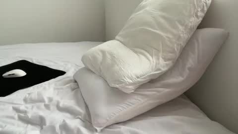 Snapshot of nfeibk chatting on 09-17-25, 05:53 Adrian Von Ziegler online show from 09-17-25, 05:53