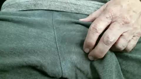 Snapshot of ngurth chatting on 11-23-25, 07:35 ngurth online show from 11-23-25, 07:35