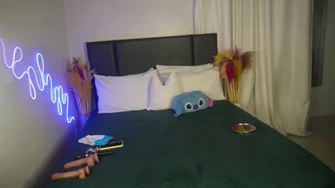 Snapshot of nia_bell chatting on 09-25-25, 09:46 kikiNiaAria online show from 09-25-25, 09:46