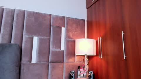 Nia online show from 04-06-26, 01:34