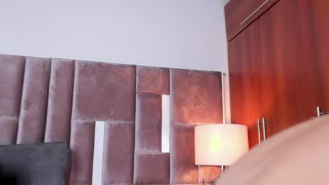 Nia online show from 04-22-26, 01:56