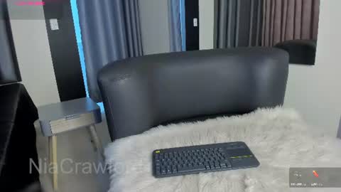 niacrawfordd online show from 07-18-26, 04:16