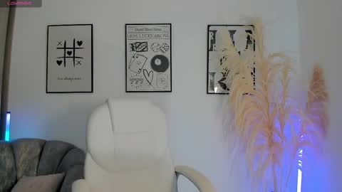 Nia online show from 09-16-25, 01:01