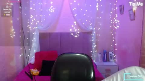 Snapshot of niamh_lifah chatting on 07-13-26, 01:36 niamh_lifah online show from 07-13-26, 01:36