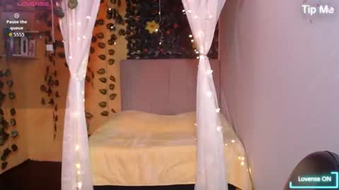 Snapshot of niamh_lifah chatting on 07-21-26, 01:13 niamh_lifah online show from 07-21-26, 01:13