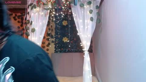 Snapshot of niamh_lifah chatting on 07-27-26, 01:07 niamh_lifah online show from 07-27-26, 01:07