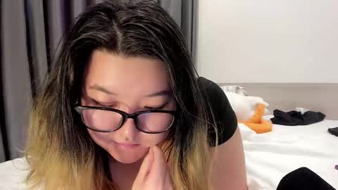 Kim online show from 03-09-25, 05:33