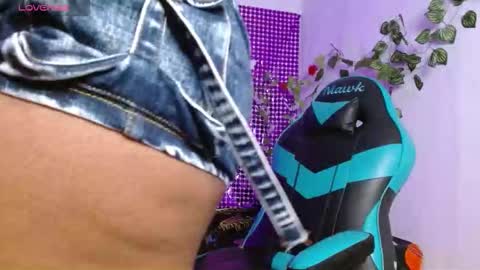 Snapshot of niawk_ chatting on 12-02-25, 05:08 Niawk online show from 12-02-25, 05:08