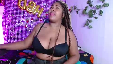 Snapshot of niawk_ chatting on 12-19-25, 12:45 Niawk online show from 12-19-25, 12:45