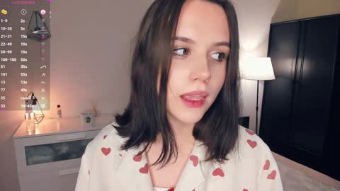 Snapshot of nice_kisss chatting on 12-14-24, 11:18 Alice online show from 12-14-24, 11:18