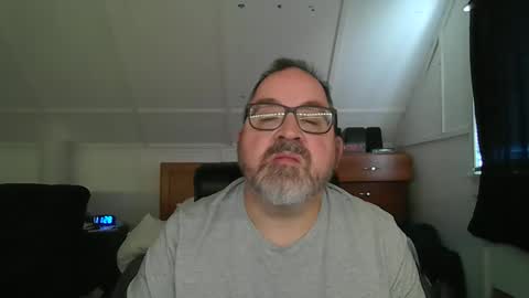 Snapshot of niceguy7208 chatting on 04-10-26, 03:28 niceguy7208 online show from 04-10-26, 03:28