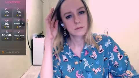 Snapshot of nicekat chatting on 03-08-26, 10:35 Kathrine online show from 03-08-26, 10:35