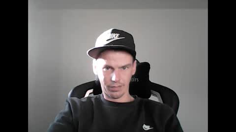 Snapshot of nicerdude32 chatting on 11-23-25, 01:22 Nicerdude online show from 11-23-25, 01:22