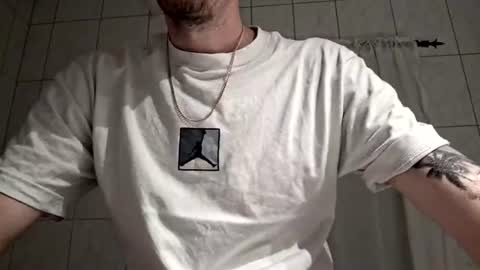 Snapshot of nick194207 chatting on 08-08-26, 10:34 nick194207 online show from 08-08-26, 10:34