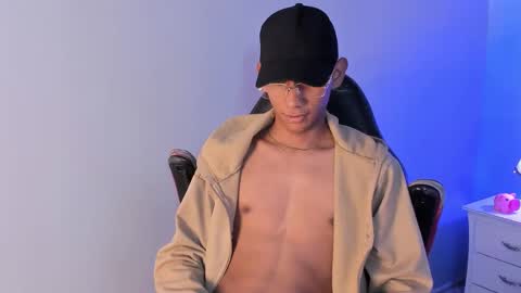 Snapshot of nick_collins20 chatting on 09-30-25, 08:36 Nick online show from 09-30-25, 08:36