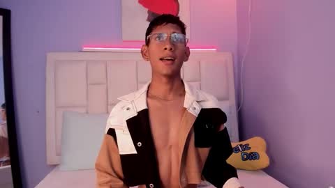 Snapshot of nick_collins20 chatting on 02-14-26, 08:05 Nick online show from 02-14-26, 08:05