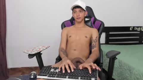 Snapshot of nick_greey chatting on 06-23-26, 12:19 Frank online show from 06-23-26, 12:19