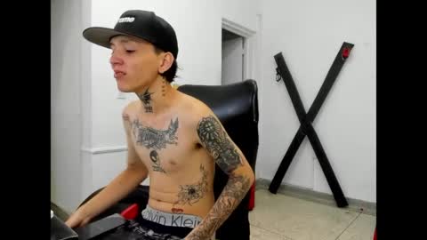 Snapshot of nick_straightboy chatting on 05-06-26, 08:14 Nick online show from 05-06-26, 08:14