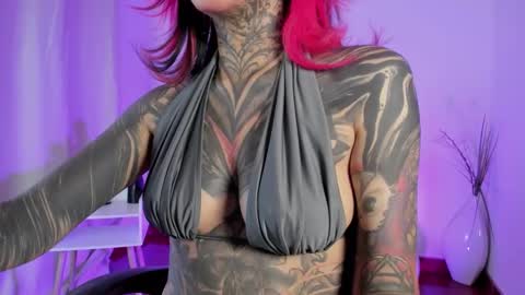 Snapshot of nicki_1 chatting on 01-09-26, 07:11 Help me reach 100 thumbs up online show from 01-09-26, 07:11