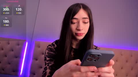 Snapshot of nickierainer chatting on 12-08-24, 04:25 Nickie online show from 12-08-24, 04:25