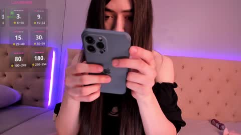 Snapshot of nickierainer chatting on 12-26-24, 04:53 Nickie online show from 12-26-24, 04:53