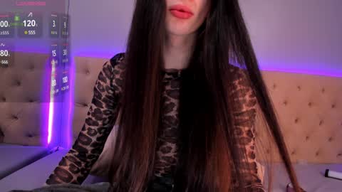 Snapshot of nickierainer chatting on 01-01-25, 08:13 Nickie online show from 01-01-25, 08:13