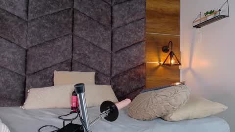 Snapshot of nickifox__ chatting on 01-09-26, 09:05 NICKI FOX online show from 01-09-26, 09:05