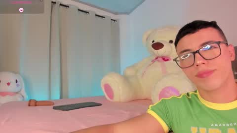 Snapshot of nicksantos_ chatting on 09-09-25, 03:55 Nicolas online show from 09-09-25, 03:55