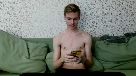 Snapshot of nicksuper8 chatting on 12-15-24, 01:43 Nick online show from 12-15-24, 01:43