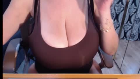 Snapshot of nicky_38hhugetits chatting on 10-22-25, 06:02 Nicky online show from 10-22-25, 06:02