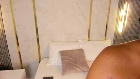 Nicky  online show from 11-11-25, 02:33