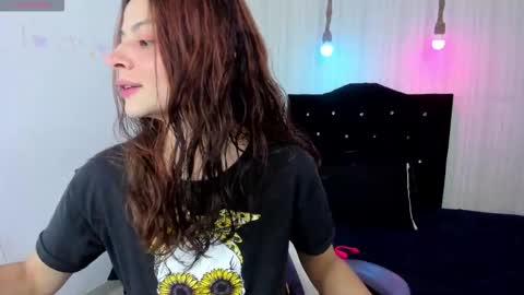 Snapshot of nicky_pop chatting on 09-19-25, 07:14 nicky_pop online show from 09-19-25, 07:14