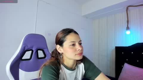 Snapshot of nicky_pop chatting on 09-22-25, 06:43 nicky_pop online show from 09-22-25, 06:43