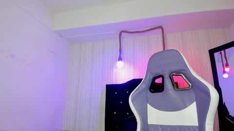 Snapshot of nicky_pop chatting on 10-10-25, 06:51 nicky_pop online show from 10-10-25, 06:51
