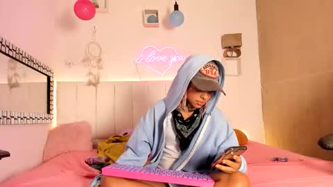 Snapshot of nicky_teem chatting on 03-10-26, 09:36 nicky_teem online show from 03-10-26, 09:36
