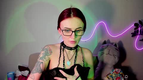 Snapshot of nicky_weekends chatting on 12-10-24, 03:20 Nicky Weekends online show from 12-10-24, 03:20